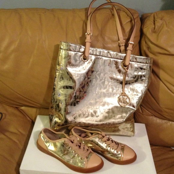 Reserved 4 karisma_xo Michael kors shoes and bag