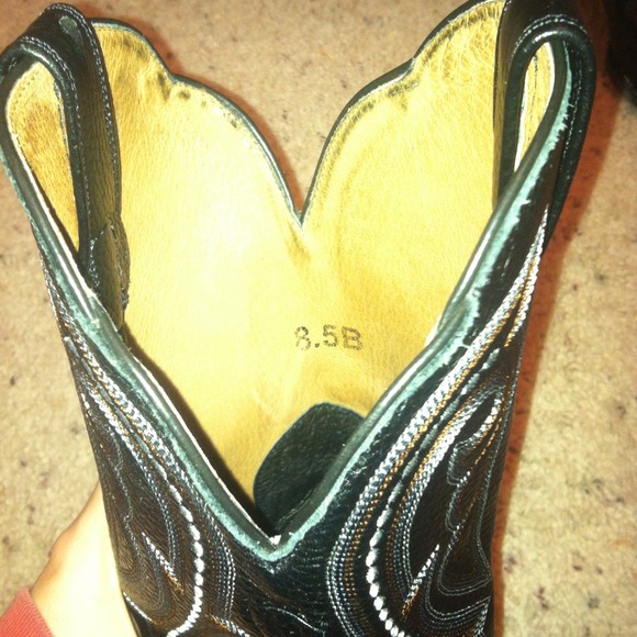 ❌Sold❌Black cowboy boots - Picture 4 of 4