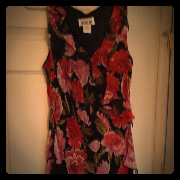 💌❌SOLD❌size 12 floral dress with V neckline