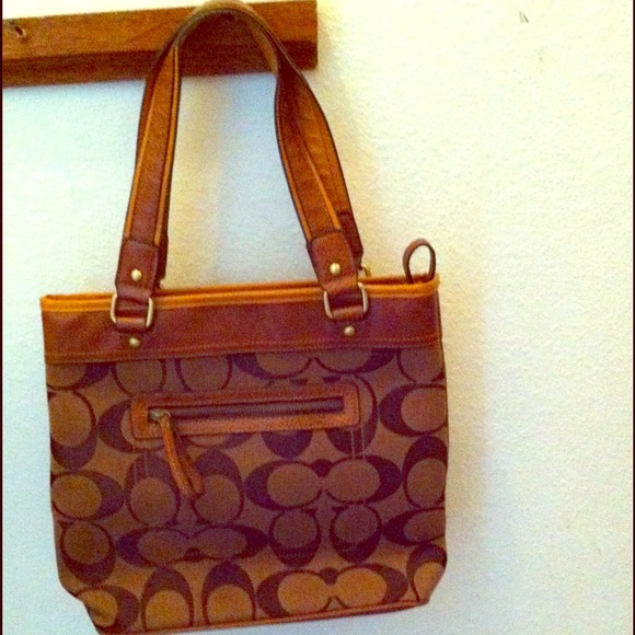 Medium size Coach handbag