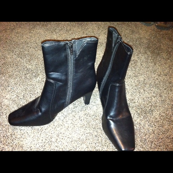 Black Prediction boots