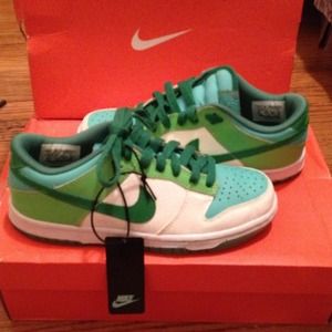Nike glow in the dark low dunks