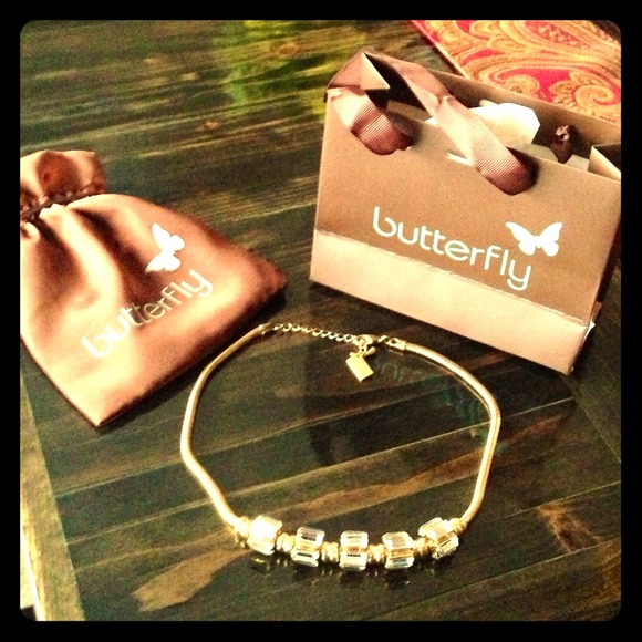 Brand new crystal & gold costume choker