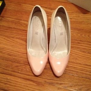 Aldo white/pink ombré pumps