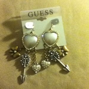 Guess heart & arrow ear rings