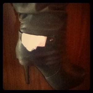 Grey boot w. heel