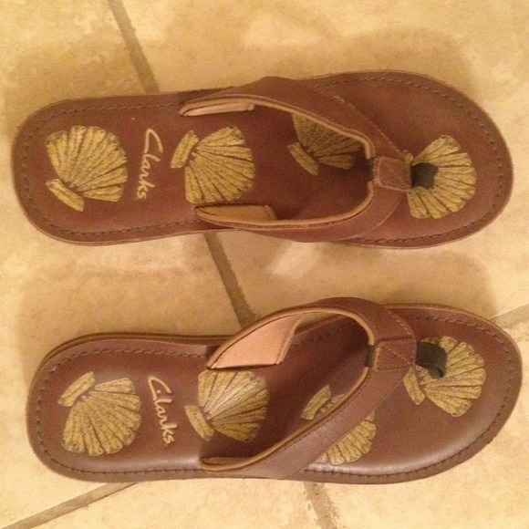 Clarks flip flops