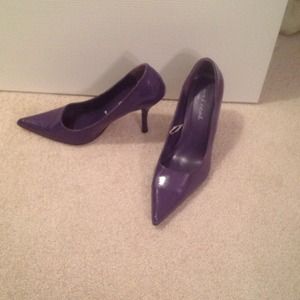 Purple pumps