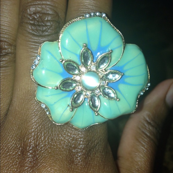 Flower Ring - Picture 2 of 2