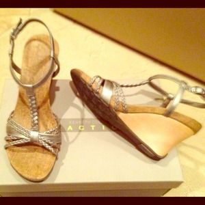 ☀Kenneth Cole Reaction sandals☀. Sorry, no trades
