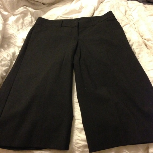 🚫Traded to jenwin😊Express Wide leg dress capris