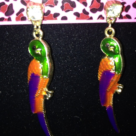 Beautiful Parrot Earrings - Picture 3 of 3