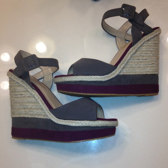 SONDRA ROBERTS WEDGES! - Picture 2 of 3