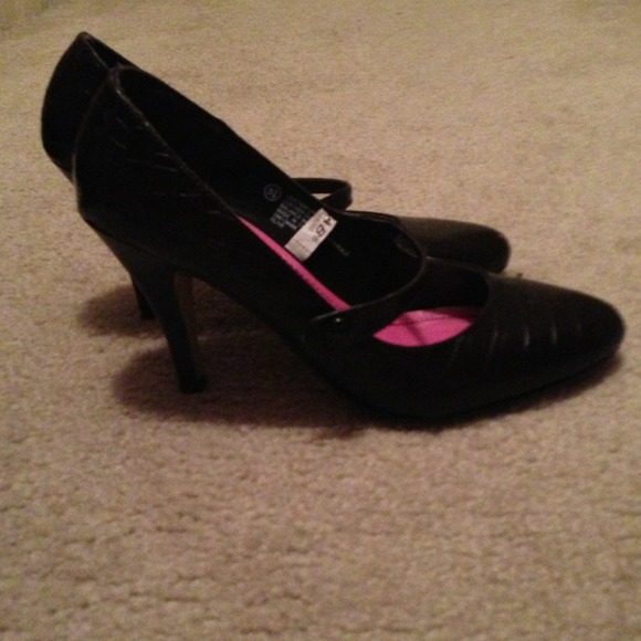 ***Shoe Bundle*** - Picture 4 of 4