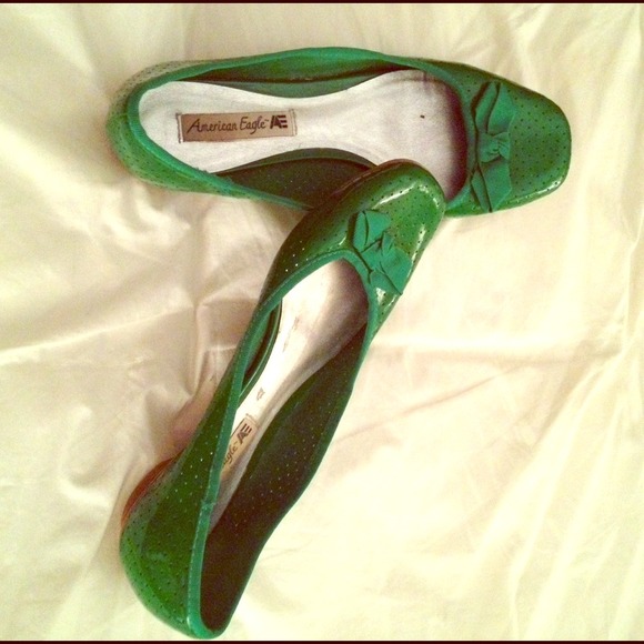 American Eagle green flats