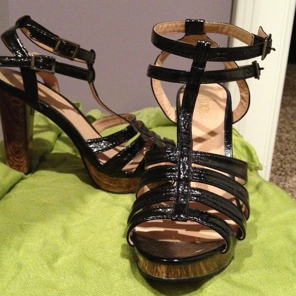 Platform heels - Picture 2 of 2