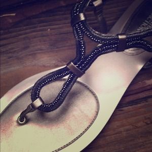 Kenneth Cole REACTION Thong Sandal