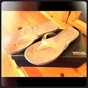 Kenneth Cole flip flops