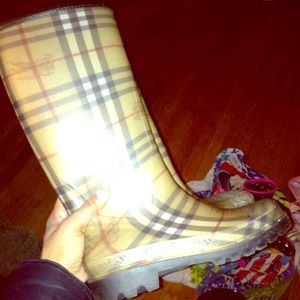 Addtl pics of Burberry boots