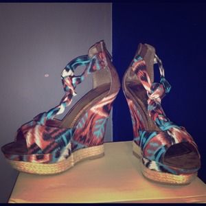 ✂REDUCED.Cute summer wedges! Very comfortable! ✂