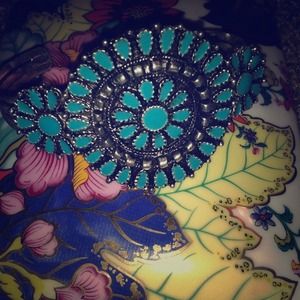 Beautiful turquoise adjustable flower bracelet