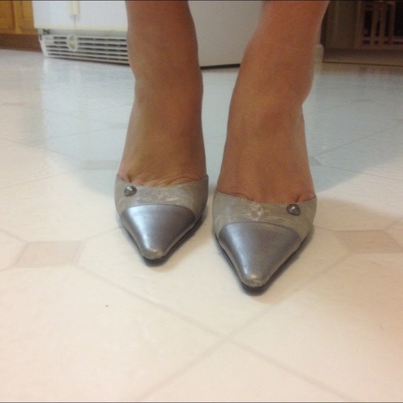 Chanel shoes - Picture 4 of 4