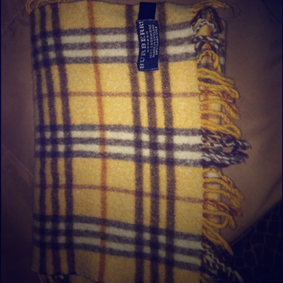 Burberry scraf