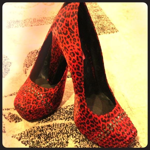 Betsey Johnson Shoes - Betsy Johnson red cheetah print heels