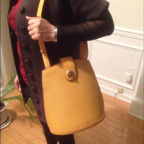 Authentic Louis Vuitton handbag. - Picture 3 of 4