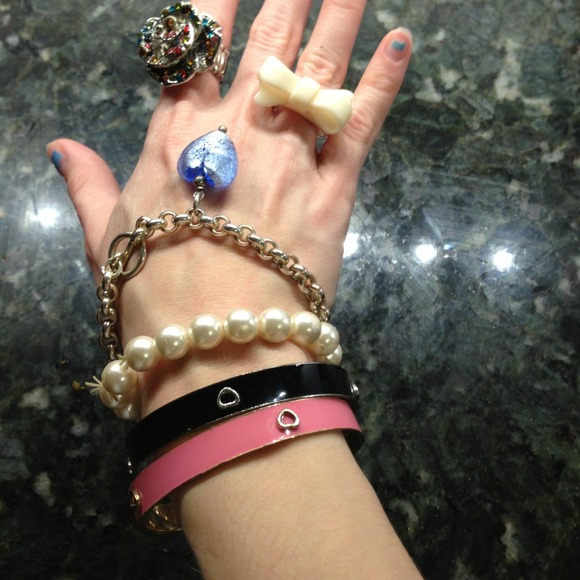 Bundle of jewlery