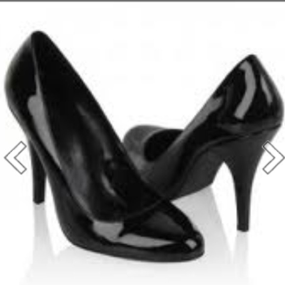 🚫🚫🚫SOLD🚫🚫🚫Size 8 black forever 21 heels
