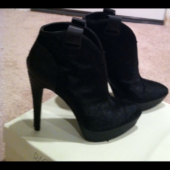 Beautiful Rachel Roy Black Pony Booties!