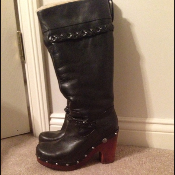 Black Ugg boots