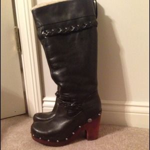 Black Ugg boots