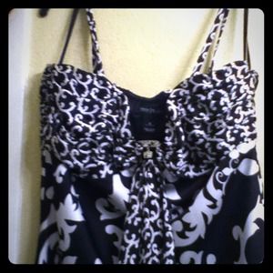 White House black market. White & black *NEW LOWER