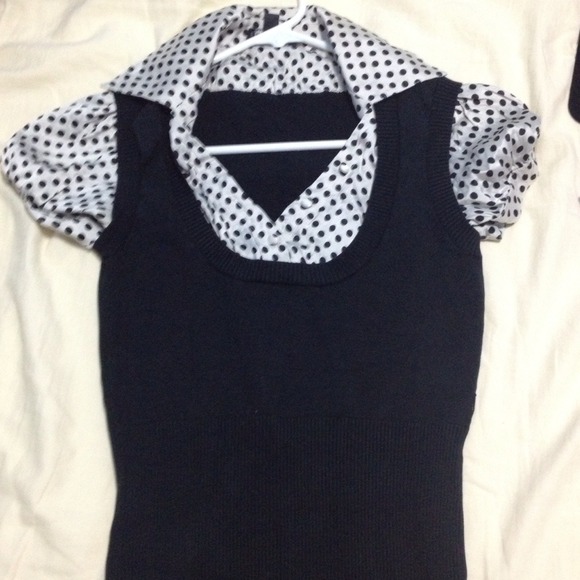 ❌SOLD❌Bebe polka dot top