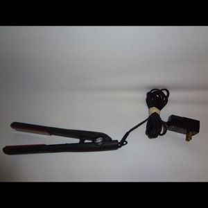 HAI red plate ceramic flat iron in great condition