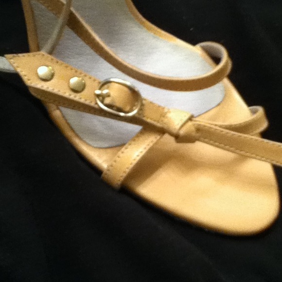 Heels - Picture 2 of 4