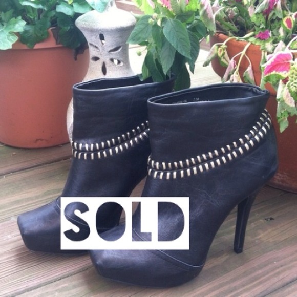 ❌Sold❌Reduced⬇Faux black leather Dollhouse Booties