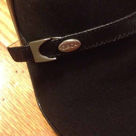 Sold***Joan & David Shoes - Picture 2 of 4