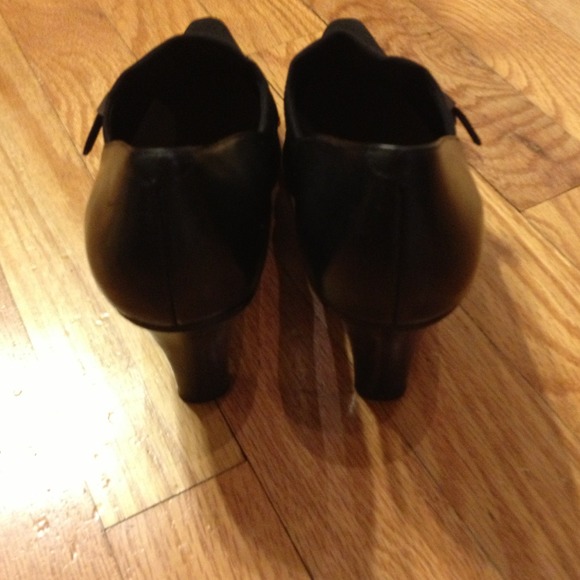 Sold***Joan & David Shoes - Picture 3 of 4