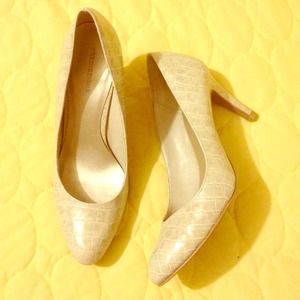 Predictions off white heels