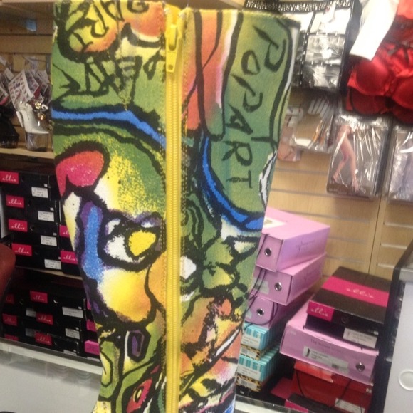 Boots - Picture 4 of 4