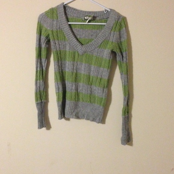 Green and grey Aeropostale sweater