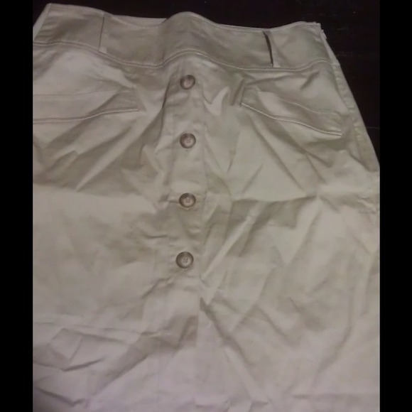 Cute khaki pencil skirt w/buttons