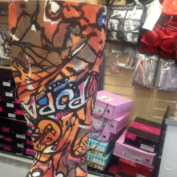 Boots - Picture 2 of 4