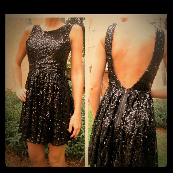 Dresses & Skirts - Little black dress