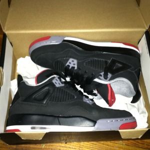 Air Jordan 4's size 5
