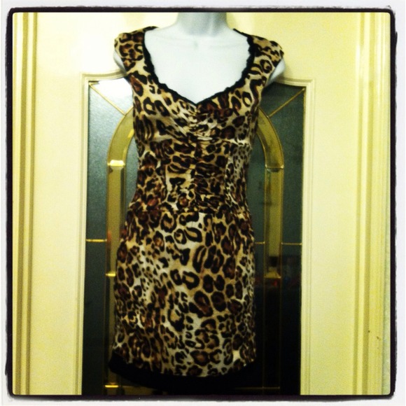 Sweet leopard short dress in silk from Bebe - Picture 1 of 1