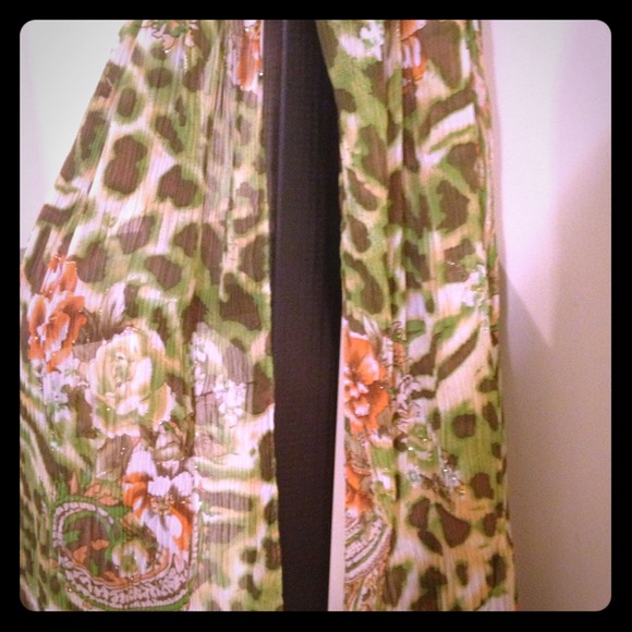 The Buckle Scarf - Picture 1 of 2